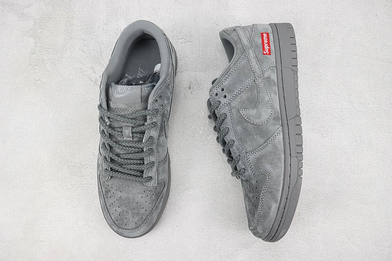 Supreme x Nike Dunk Low "Grey Wolf" фото № 6