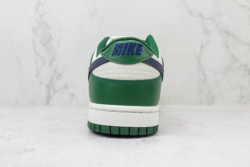 Nike Dunk Low "Gorge Green" фото № 9