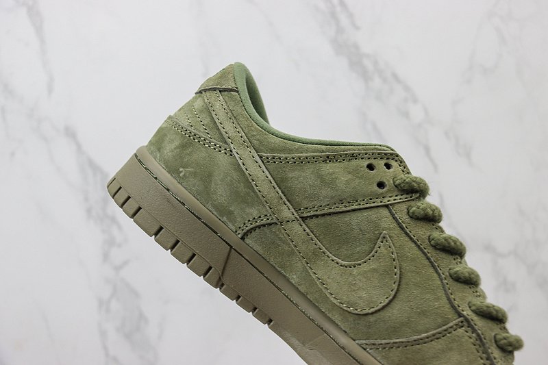 Supreme x Nike Dunk Low "Army Green" фото № 3