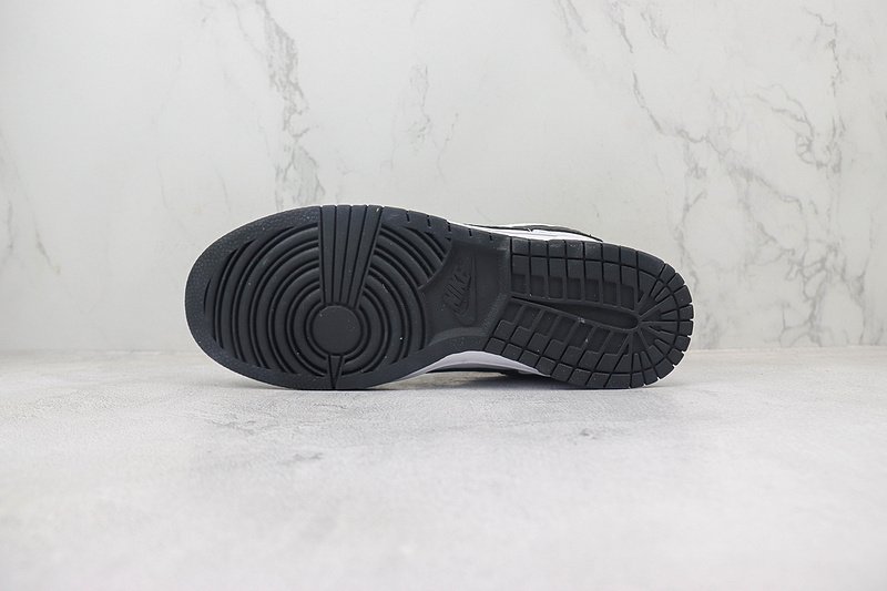 HIPANDA x Nike Dunk Low "White/Black/Mini Swoosh" фото № 8
