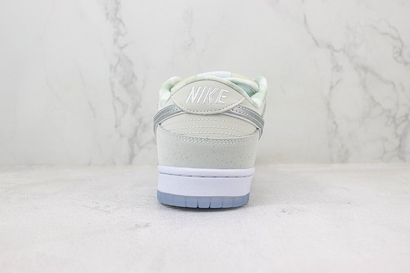 Tagz Footwear x Nike Dunk Low "White Lobster" фото № 9