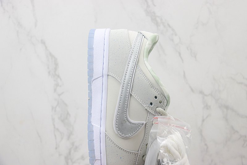 Tagz Footwear x Nike Dunk Low "White Lobster" фото № 3