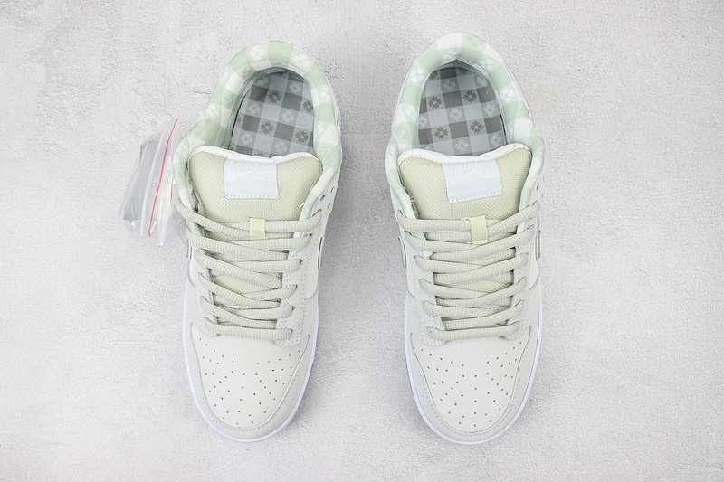 Tagz Footwear x Nike Dunk Low "White Lobster" фото № 7