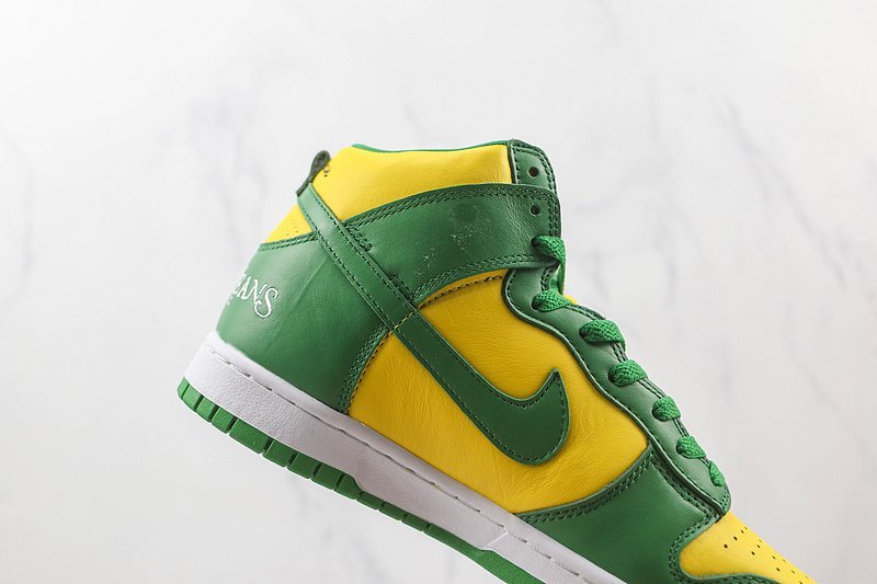 Supreme x Nike SB Dunk High "By Any Means/Brasil" фото № 4