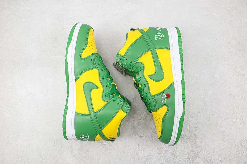 Supreme x Nike SB Dunk High "By Any Means/Brasil" фото № 6