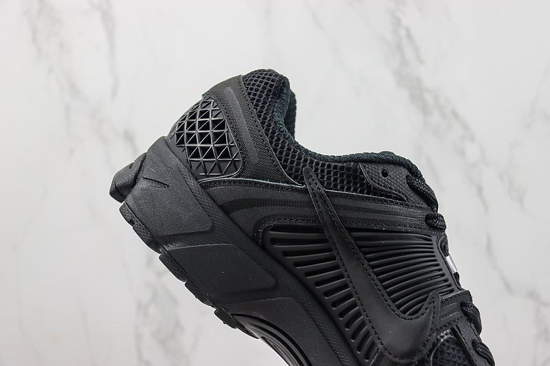 Nike Zoom Vomero 5 "Triple Black" фото № 4