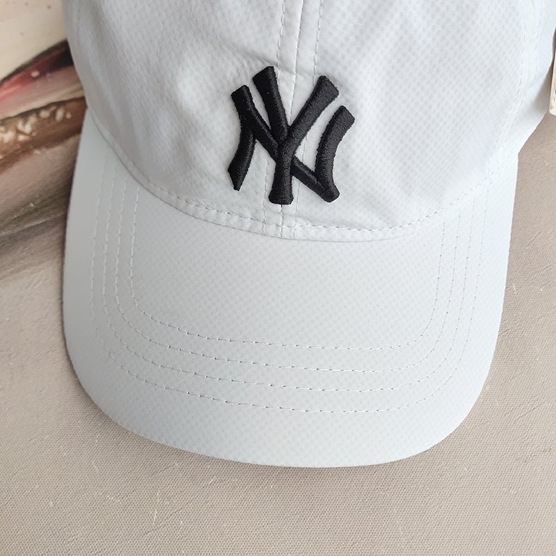 Кепка MLB With A Letter Logo "White" фото № 7