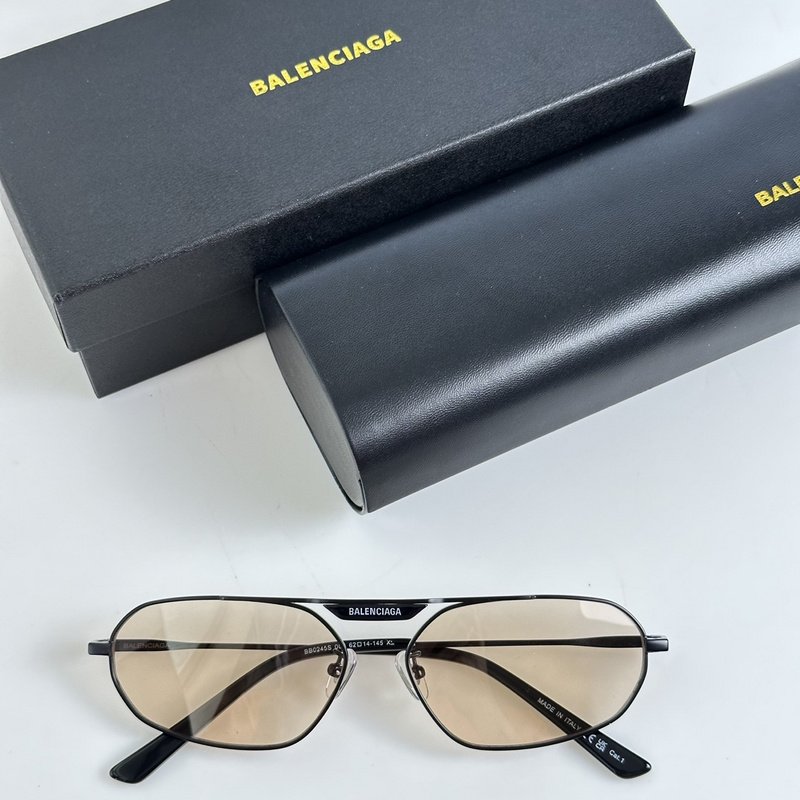 Солнцезащитные очки Balenciaga Thin Temples And Logo Middle Inscription "Brown/Black" фото № 2