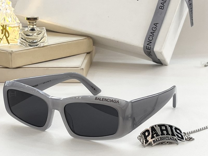 Солнцезащитные очки Balenciaga Rectangle Shaped And Front Inscription "Gray" фото № 2