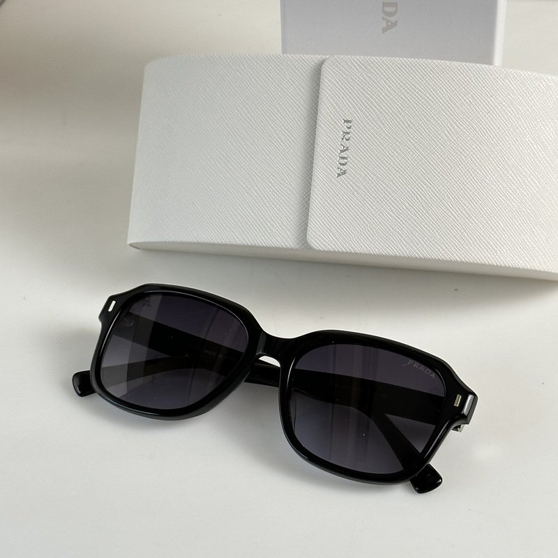 Солнцезащитные очки Prada Temples With Stripe And Logo "Black" фото № 3