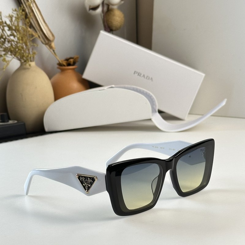 Солнцезащитные очки Prada Wide Frame WIth Triangle And Logo "White/Black" фото № 2