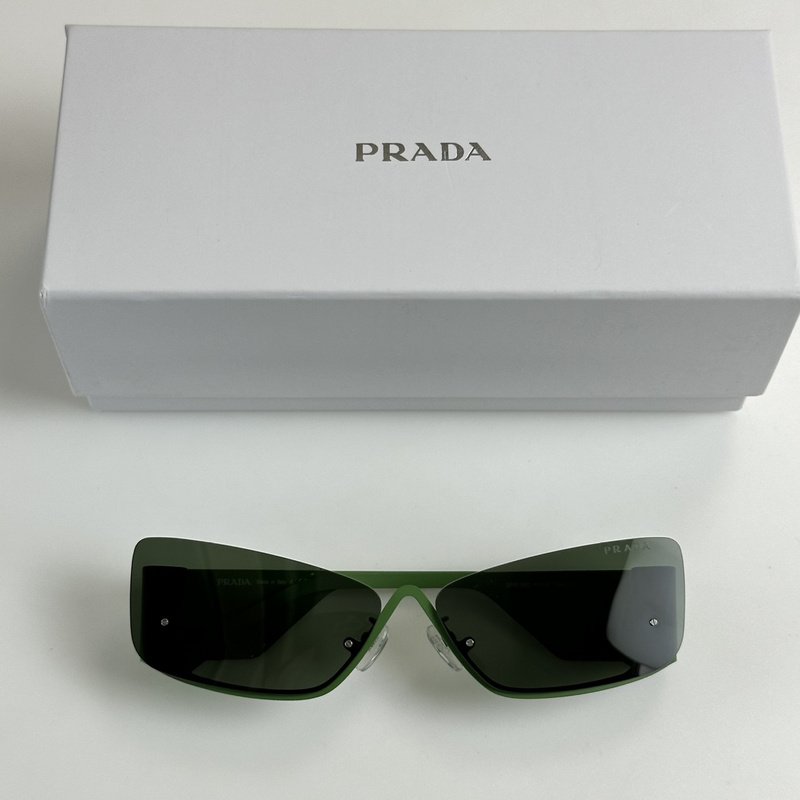 Солнцезащитные очки Prada Logo Inside Triangle On Temples "Green" фото № 2