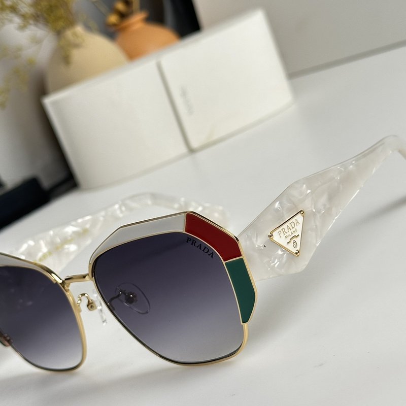 Солнцезащитные очки Prada Frame With Colorful Segments "White" фото № 2