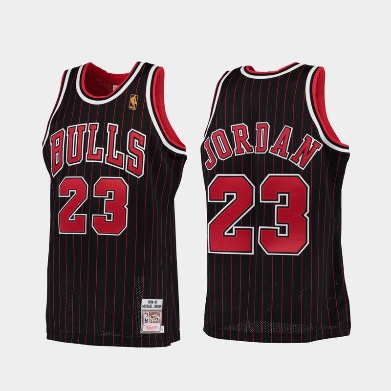 Баскетбольная Джерси Mitchell And Ness Chicago Bulls 1997-98 №23 Michael Jordan "Black" фото № 2