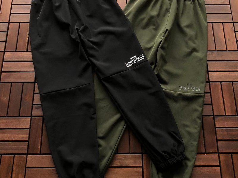 Спортивные штаны The North Face Stripe And Logo On Knees "Black" фото № 2