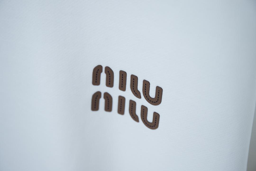 Свитшот Miu Miu Frontside Volumetric Brown Logotype "White" фото № 4