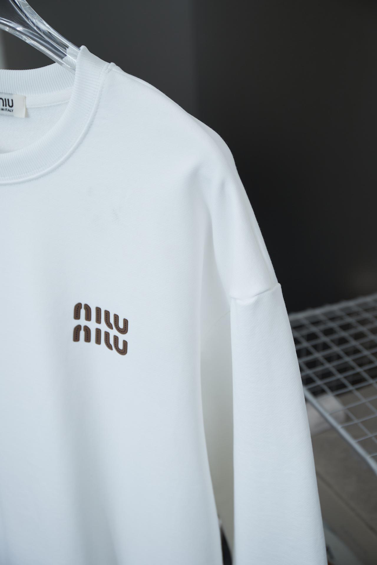 Свитшот Miu Miu Frontside Volumetric Brown Logotype "White" фото № 3