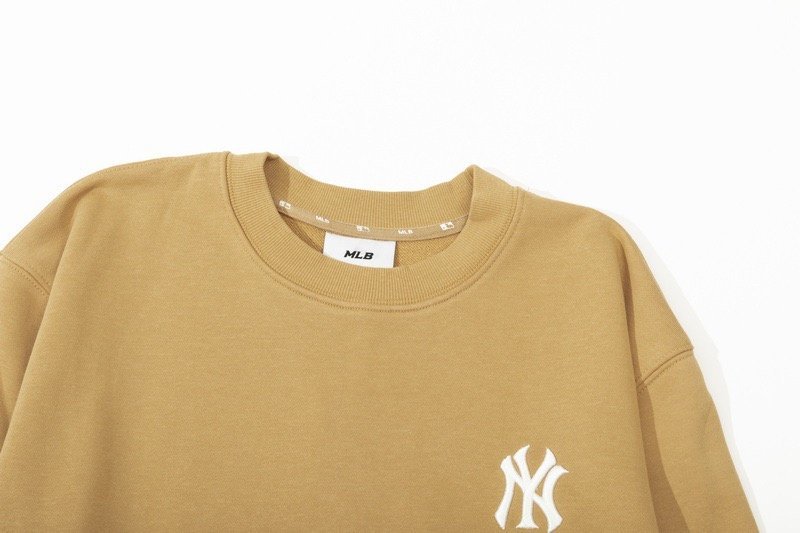 Свитшот MLB With Large Logo On The Back "Brown" фото № 4
