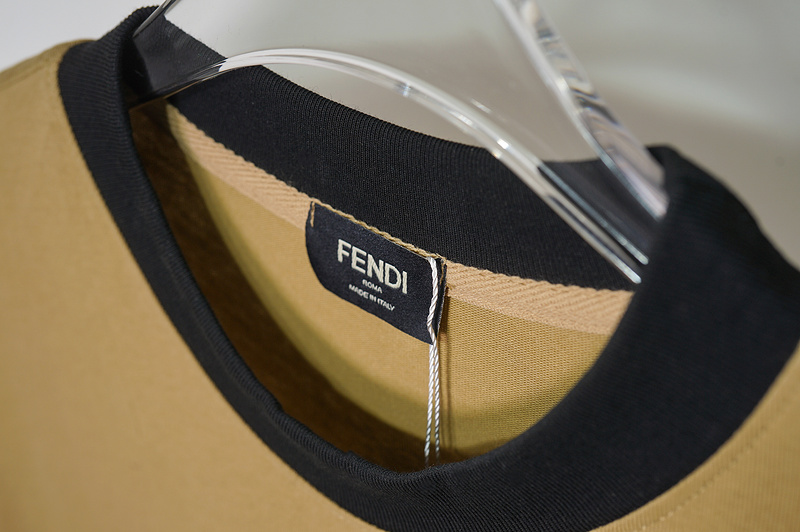 Футболка Fendi Large Logo And Eye-Catching Collar "Brown" фото № 9