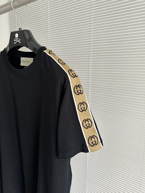 Футболка Gucci With A Logo Stripe On The Sleeves "Black" фото № 3