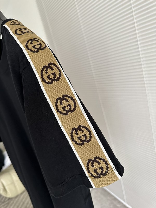 Футболка Gucci With A Logo Stripe On The Sleeves "Black" фото № 4