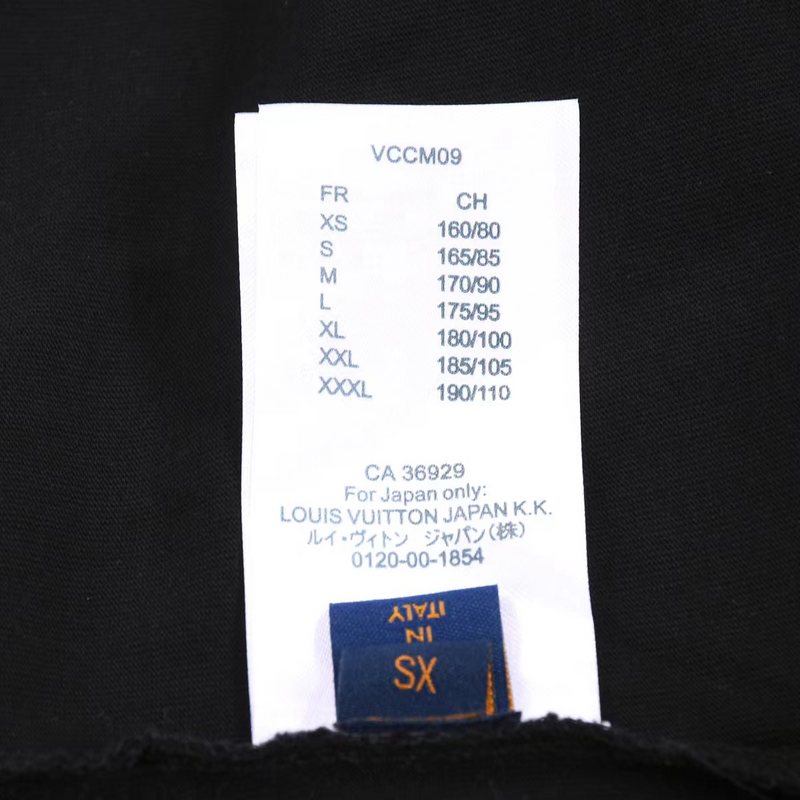 Футболка Louis Vuitton With A Blue Heart In The Logo "Black" фото № 8