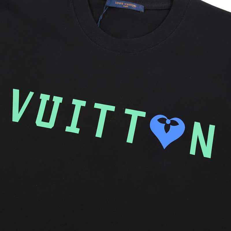 Футболка Louis Vuitton With A Blue Heart In The Logo "Black" фото № 3