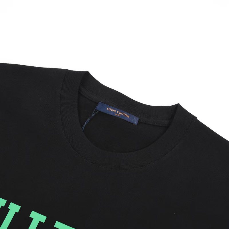 Футболка Louis Vuitton With A Blue Heart In The Logo "Black" фото № 2
