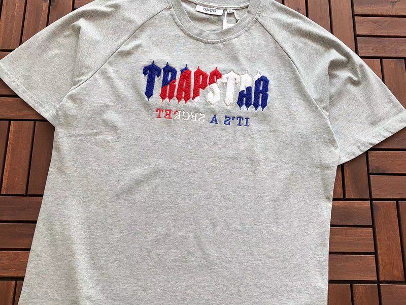 Футболка Trapstar Three Color Embroidered Logo Front "Gray" фото № 2