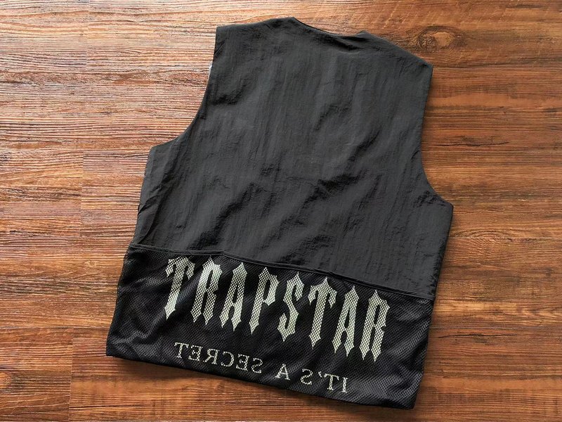 Жилетка Trapstar With Front Pockets And Logo "Black" фото № 2