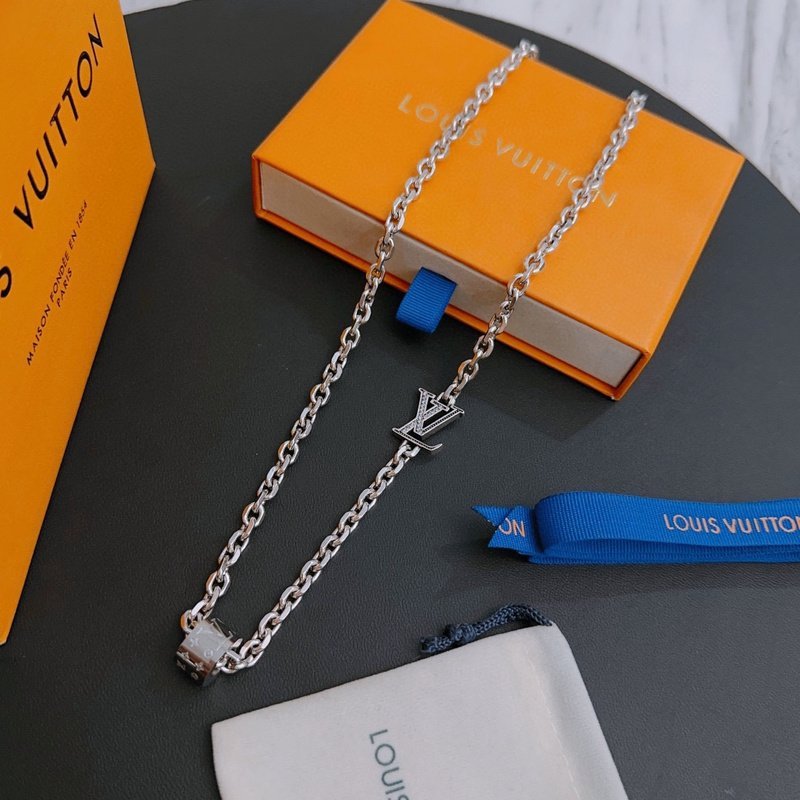 Подвеска Louis Vuitton Symbol Decoration - Ring And Logo "Silver" фото № 4