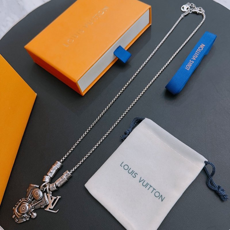 Подвеска Louis Vuitton Figure With Logo "Silver" фото № 3