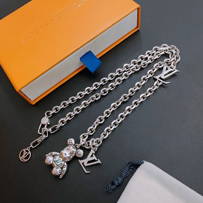 Подвеска Louis Vuitton Figure With Logo - Sitting Bear "Silver" фото № 3