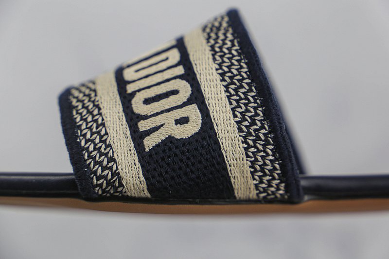 Christian Dior Paris "Black/Beige" фото № 4