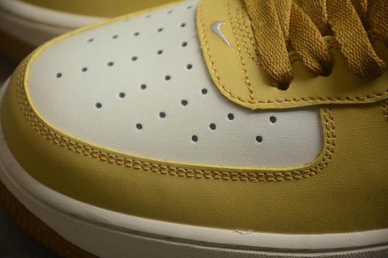 Nike Air Force 1 "Golden Cream" фото № 3