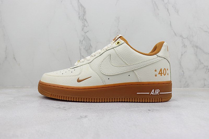 Nike Air Force 1 07 Low "Brown/White/Gold" фото № 2
