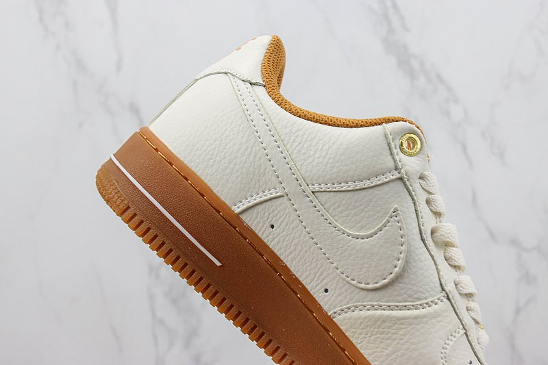 Nike Air Force 1 07 Low "Brown/White/Gold" фото № 3