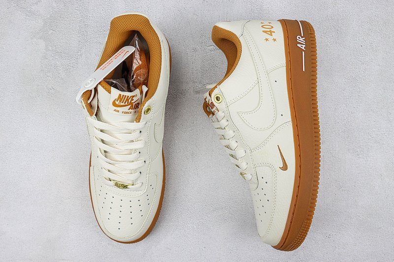 Nike Air Force 1 07 Low "Brown/White/Gold" фото № 7