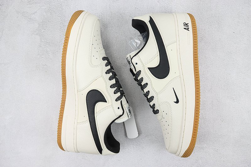 Nike Air Force 1 Low "Milky White/Black" фото № 6