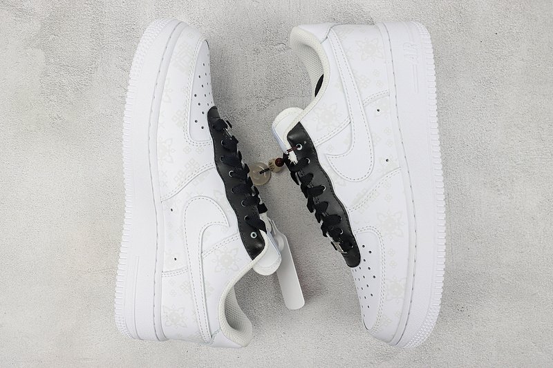 Nike Air Force 1 Low "White with Bagel Pendant" фото № 7