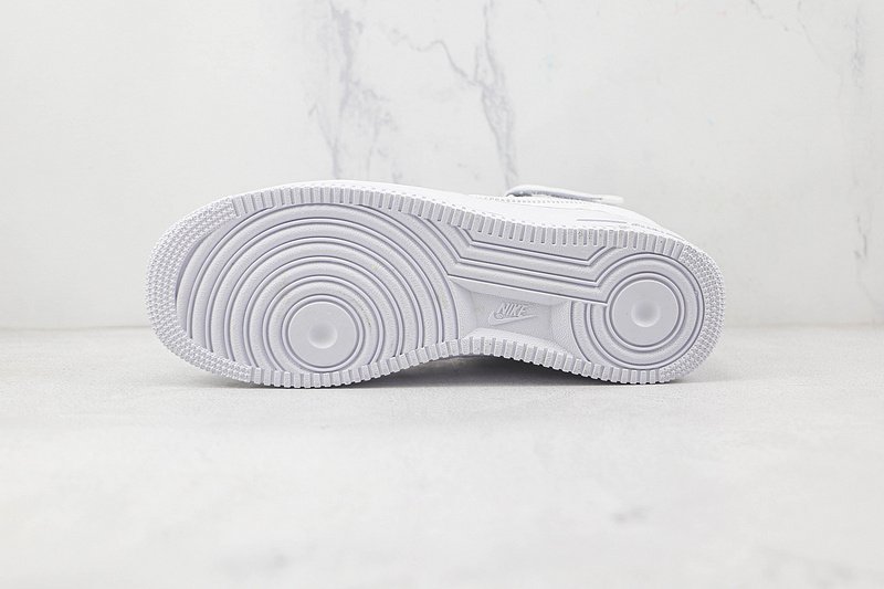 Louis Vuitton x Nike Air Force 1 Mid "Triple White/Metallic Gold" фото № 6