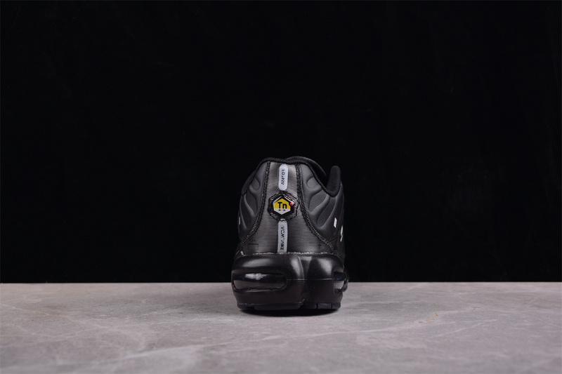 A-Cold-Wall* x Nike Air Max Plus "Black/Platinum Tint" фото № 5