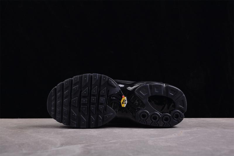 A-Cold-Wall* x Nike Air Max Plus "Black/Platinum Tint" фото № 4