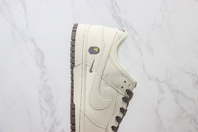 A Bathing Ape x Nike Dunk Low "Matte Brown/Cream/Mini Swooshes" фото № 3