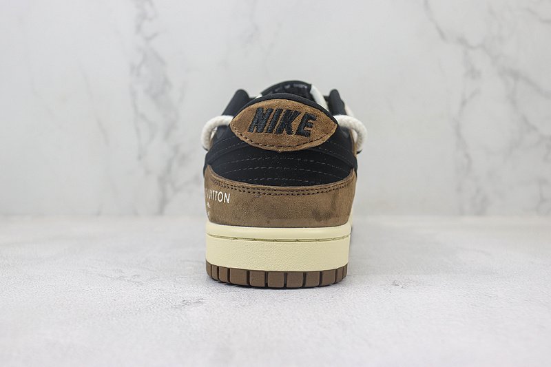 Louis Vuitton x Nike Dunk Low "Mocha Brown/Crumpet Crepe/Monogram" фото № 9
