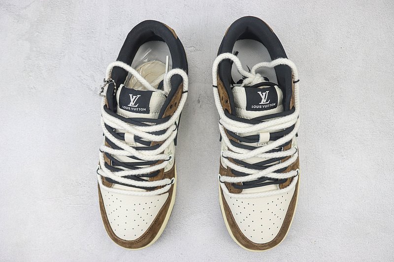 Louis Vuitton x Nike Dunk Low "Mocha Brown/Crumpet Crepe/Monogram" фото № 7