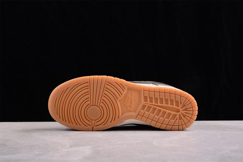 Off White x Louis Vuitton x Nike SB Dunk Low "Brown Gum" фото № 6