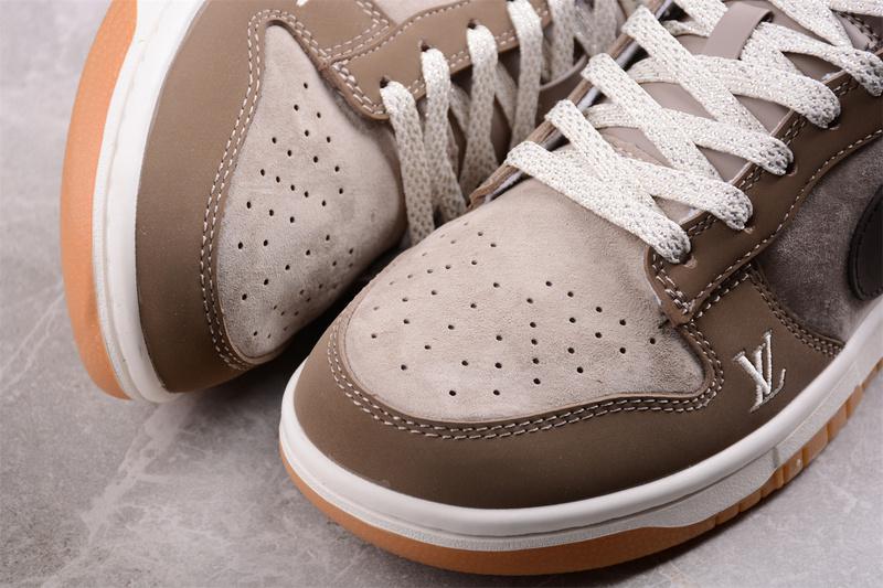 Off White x Louis Vuitton x Nike SB Dunk Low "Brown Gum" фото № 4