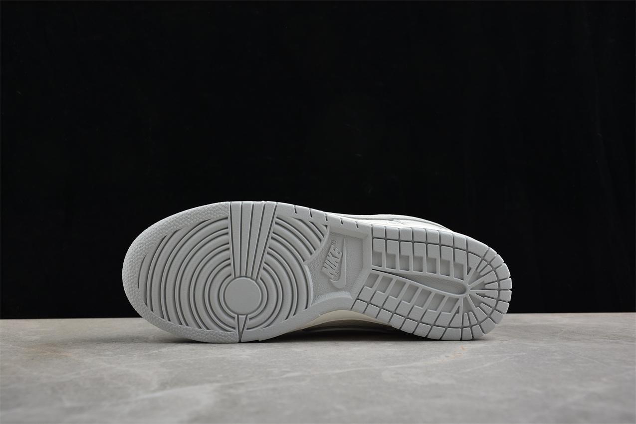 Reigning Champ x Nike SB Dunk Low "White" фото № 4