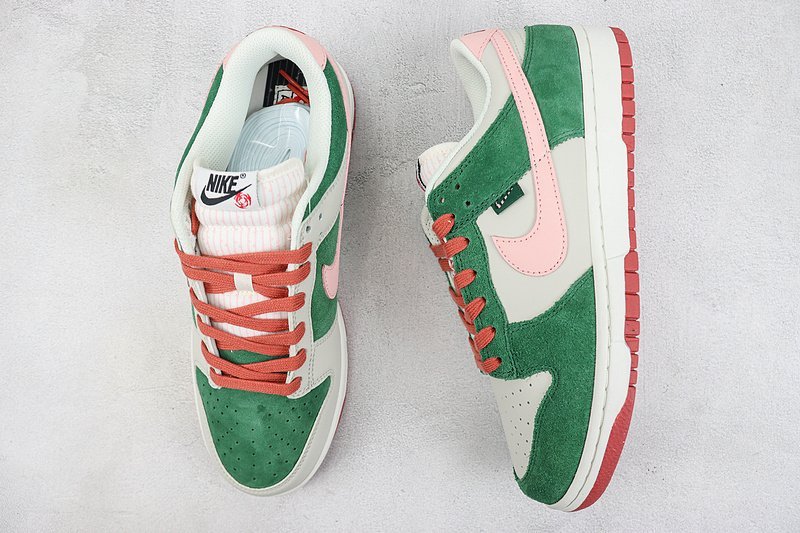 Nike Dunk Low "All Petals United/Fir Green" фото № 7